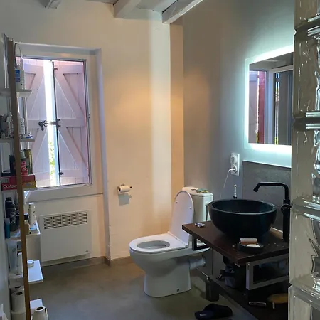 Chez Ashley منزل للإقامة